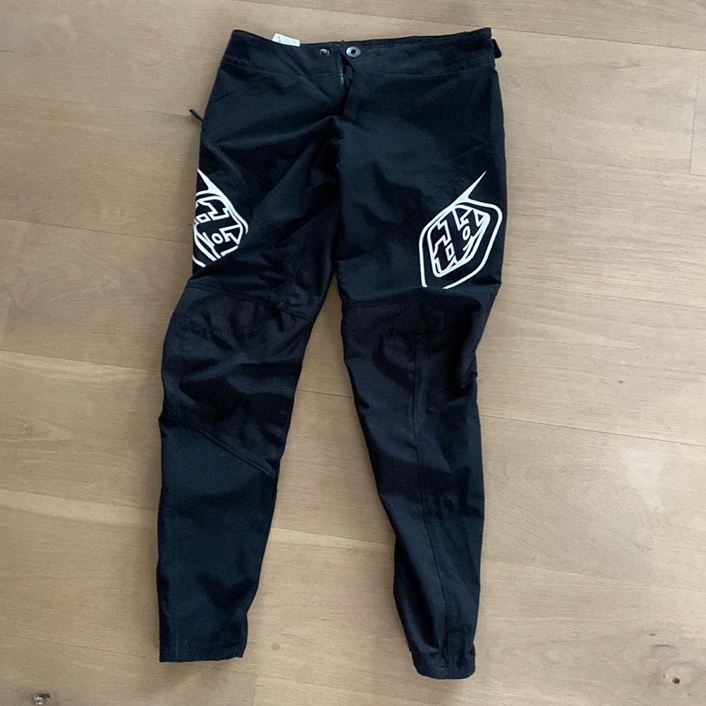 Troy Lee Designs “Sprint” boys mountain bike  pants, size 28 -adjustable waist